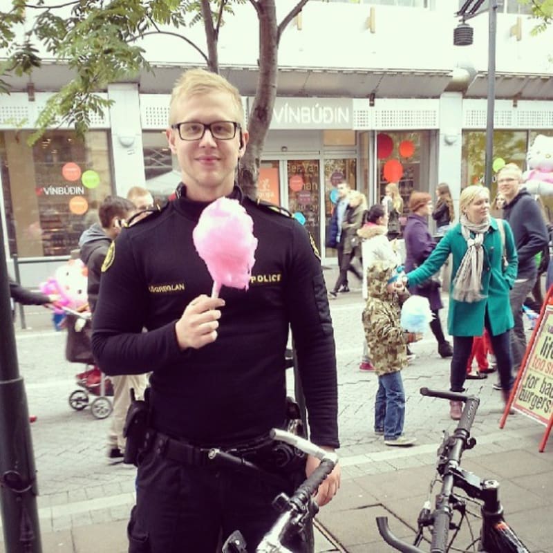 Policie Reykjavik má instagram plný štěňátek, koťat a zmrzliny - Obrázek 7