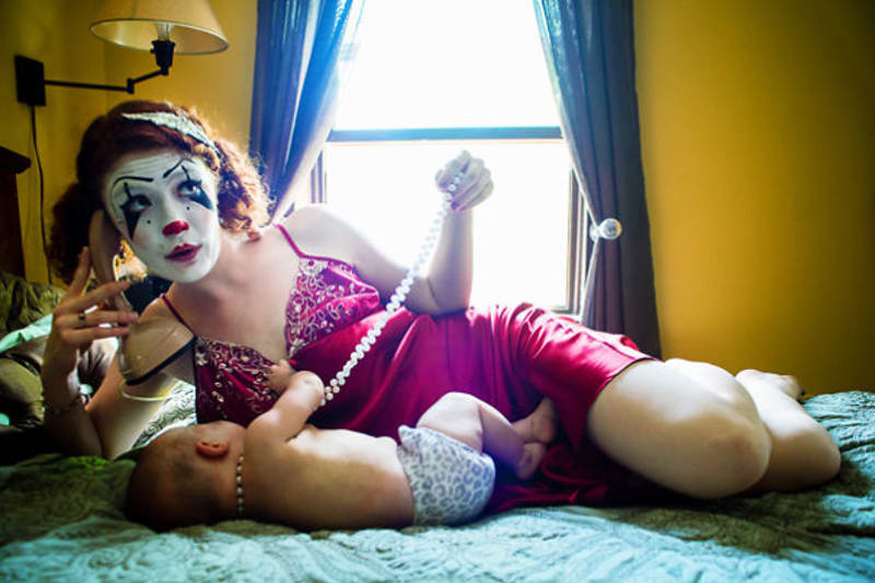 Fotogalerie bláznivé matky, která si hraje na klauna! Tohle už je možná na sociálku, ne?! - Obrázek 7