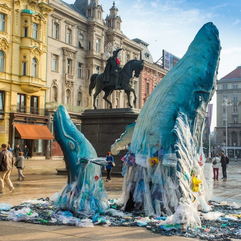 Aktivisté z Greenpeace vytvořili toto umělecké dílo jako připomínku toho, co je v sázce, pokud se nezbavíme plastů