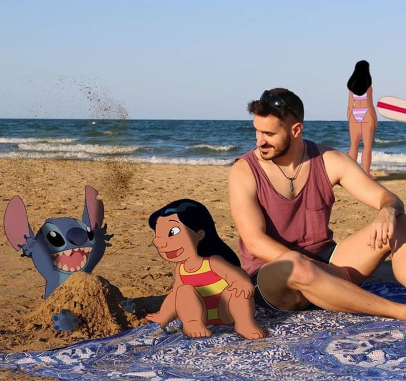 Samuel MB a jeho fotky s Disneyho postavičkami.