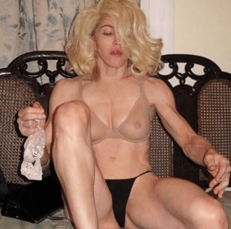 Madonna na nové fotce ukázala rozkrok a bradavku.