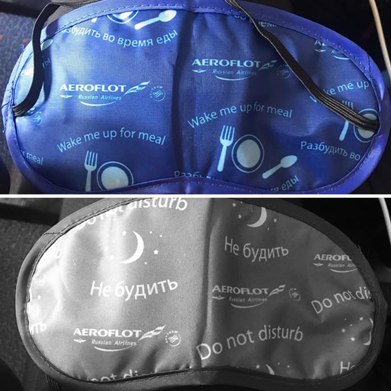 Tato maska ​​na spaní v letadle má různé strany podle toho, zda chcete, aby vás letuška probudila na jídlo nebo ne