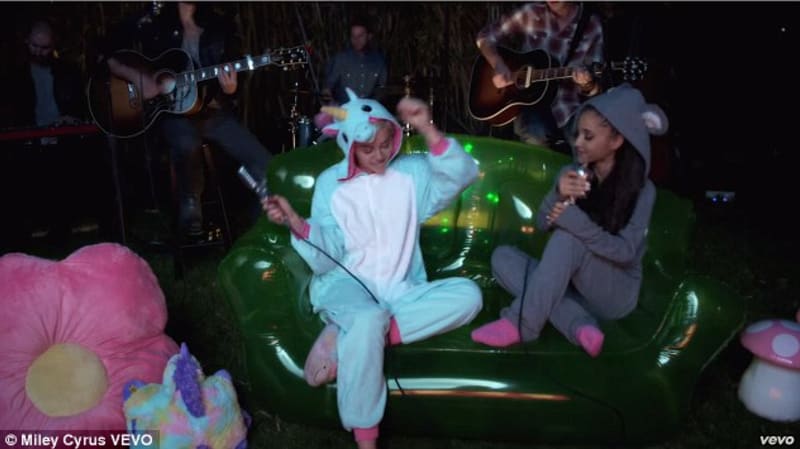 Miley Cyrus a Ariana Grande mají společný hit