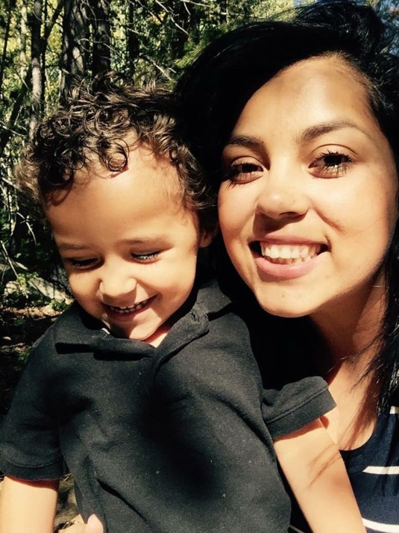 Claudina Vega se svým synem.
