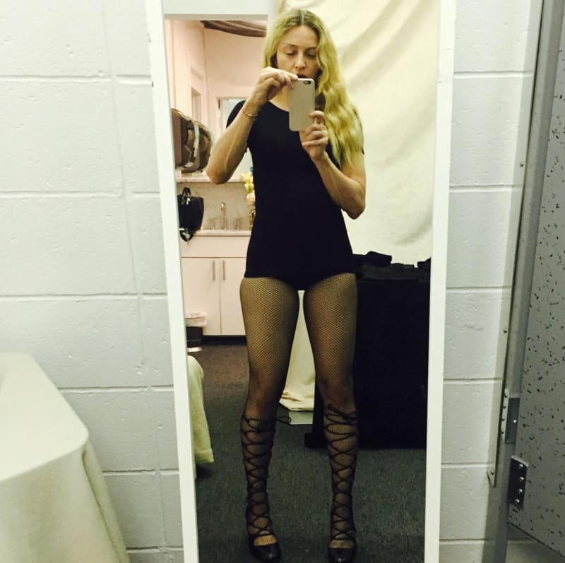 Madonna ukázala své tělo v zrcadle.