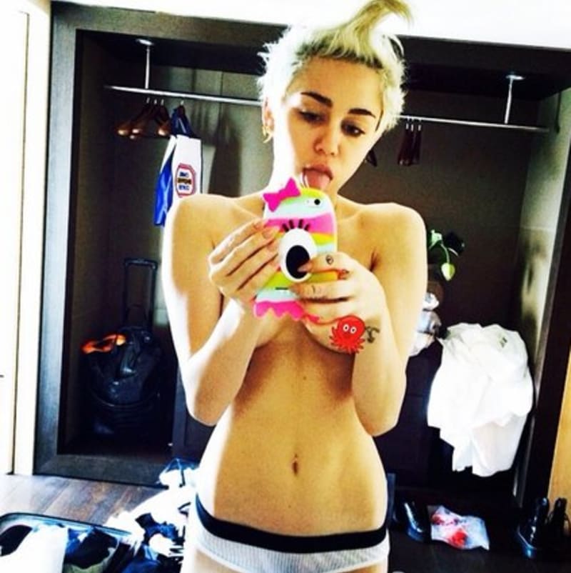 25 sexy fotek Miley - Obrázek 19