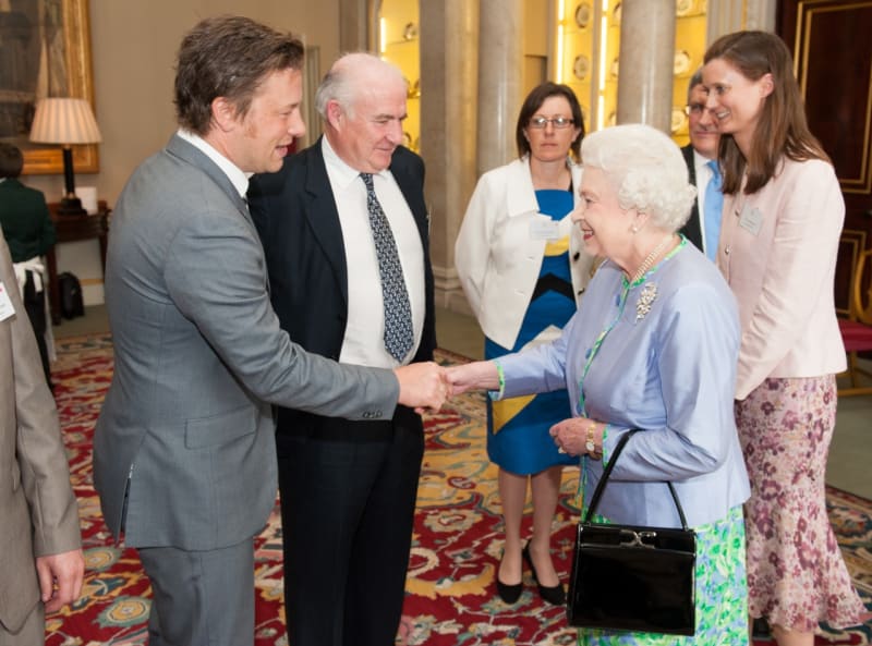 Osobně si potřásl rukou s královnou Elizabeth II, při soutěži "Vaříme pro královnu"