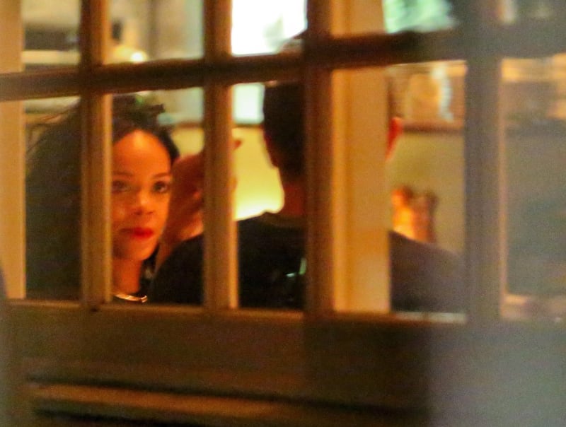 Rihanna s Chrisem Martinem na večeři...
