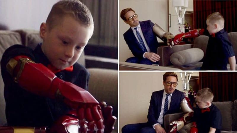 Robert Downey Jr. darovala ruku z filmu Iron Man