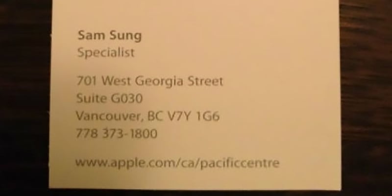 Když se jmenujete Sam Sung a děláte specialistu v Applu, asi máte problém.