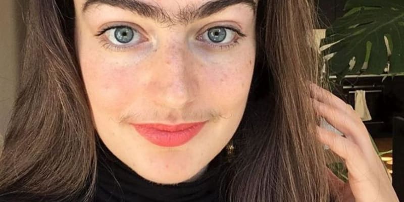 Žena si přestala holit obličej  5