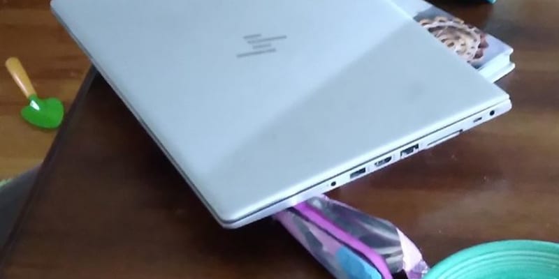 Majitel notebooku dostal kvůli stínu málem infarkt