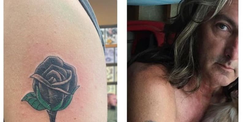 „Můj otec zemřel před několika týdny. Vždycky chtěl, abychom měli stejná tetování. Dnes jsem mu to splnil“