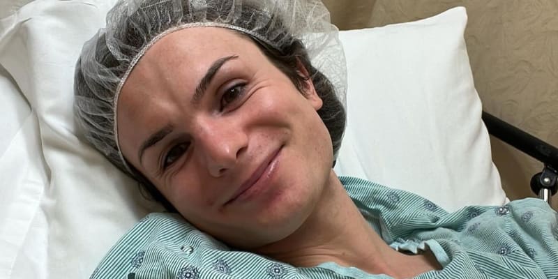 Koncem roku tiktokerka podstoupila feminizaci obličeje a sdílela poslední selfíčko před operací