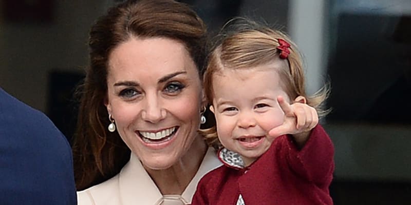 Princezna Charlotte je prostředním dítětem prince Williama a princezny Catherine.