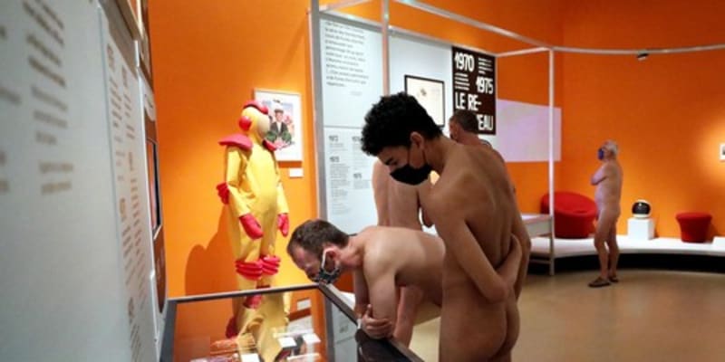 Nudisté mají vlastní akce v galeriích, kinech nebo třeba v muzeích