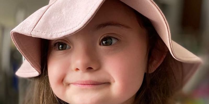 4letá dívka s Downovým syndromem pózuje jako modelka 4