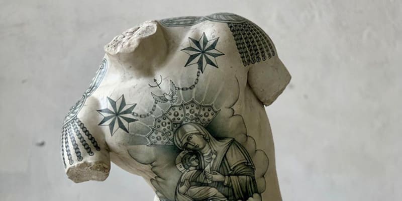 Umělec spojil své dvě vášně; tetování a sochařství 3