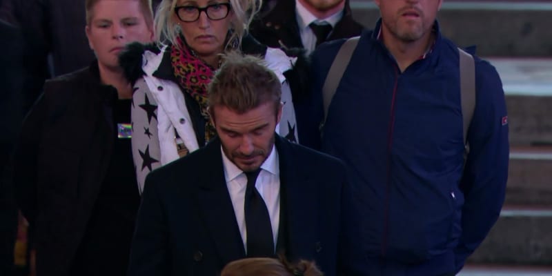 David Beckham vzdal hold královně Alžbětě II.