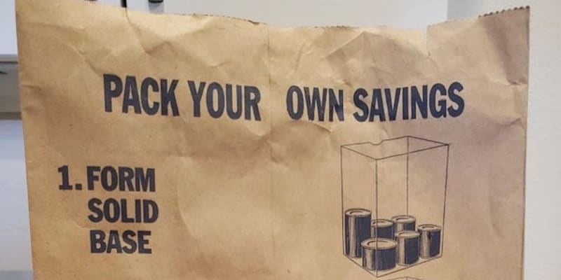 Papírová taška vám poradí, jak do ní nejefektivněji zabalit nákup