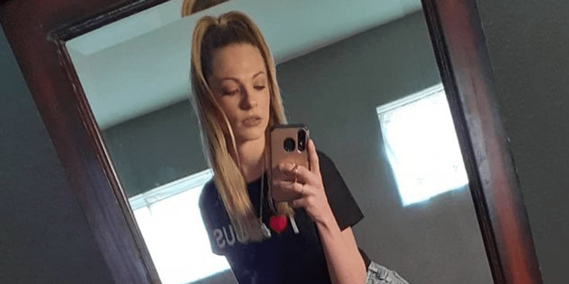 Mladou pornoherečku našli mrtvou před jejím domem