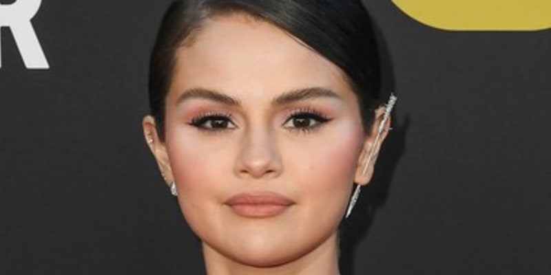 Selena Gomez je krásná žena.