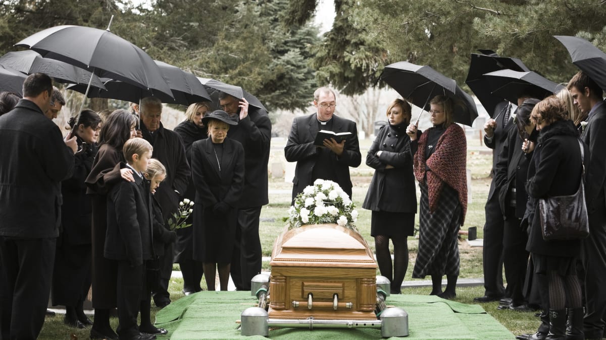 Žena ožila na svém pohřbu