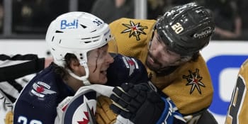 Děsivý šrám, 75 stehů a zpátky na led. Útočník z NHL přiznal strach o svůj zrak