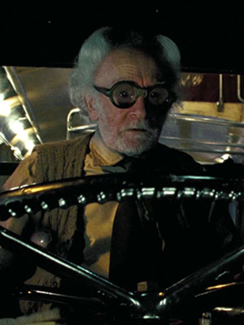 Noční řidič autobusu z Vězně z Azkabanu, herec Jimmy Gardner, zemřel na zápal plic v 85 letech.