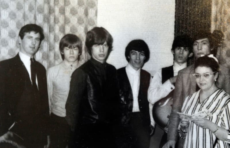 Se skupinou Rolling Stones v roce 1963.