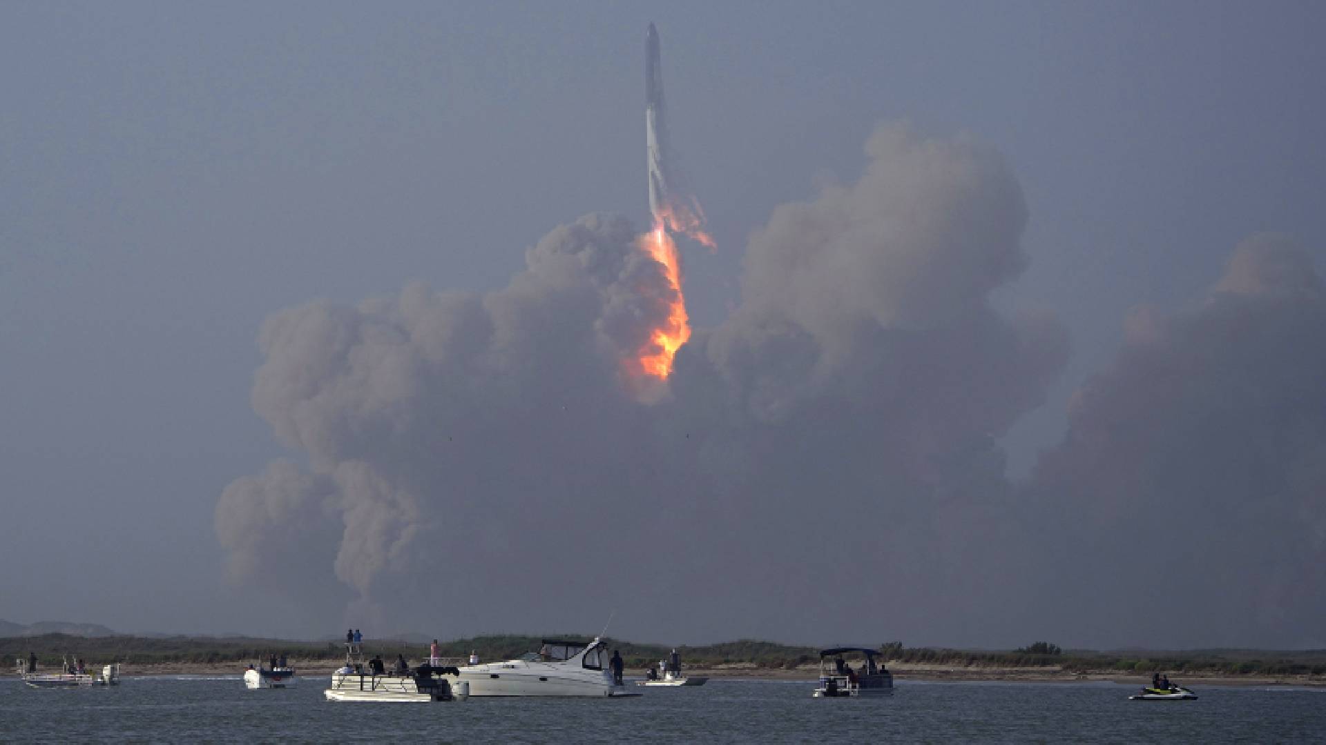 Raketa Starship krátce po startu