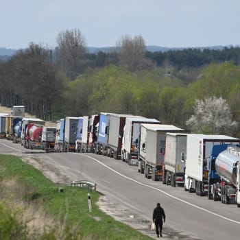 Na ukrajinsko-polské hranici se kvůli vývozu obilí tvořily nekonečné fronty. 