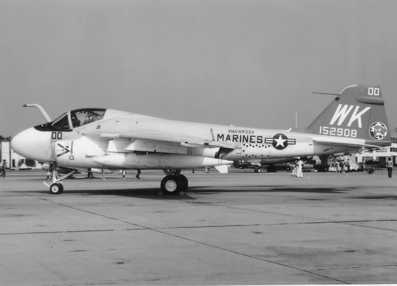 A-6E Intruder měl velký dolet, unesl velký náklad (až 8 170 kg) výzbroje a navíc dokázal operovat za každého počasí