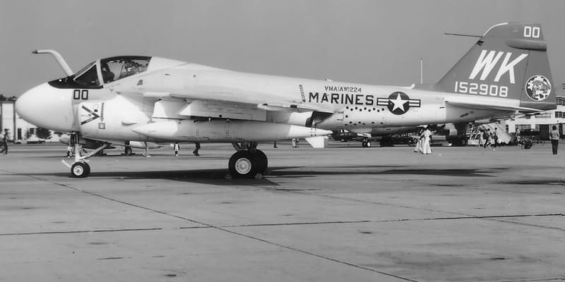 A-6E Intruder měl velký dolet, unesl velký náklad (až 8 170 kg) výzbroje a navíc dokázal operovat za každého počasí