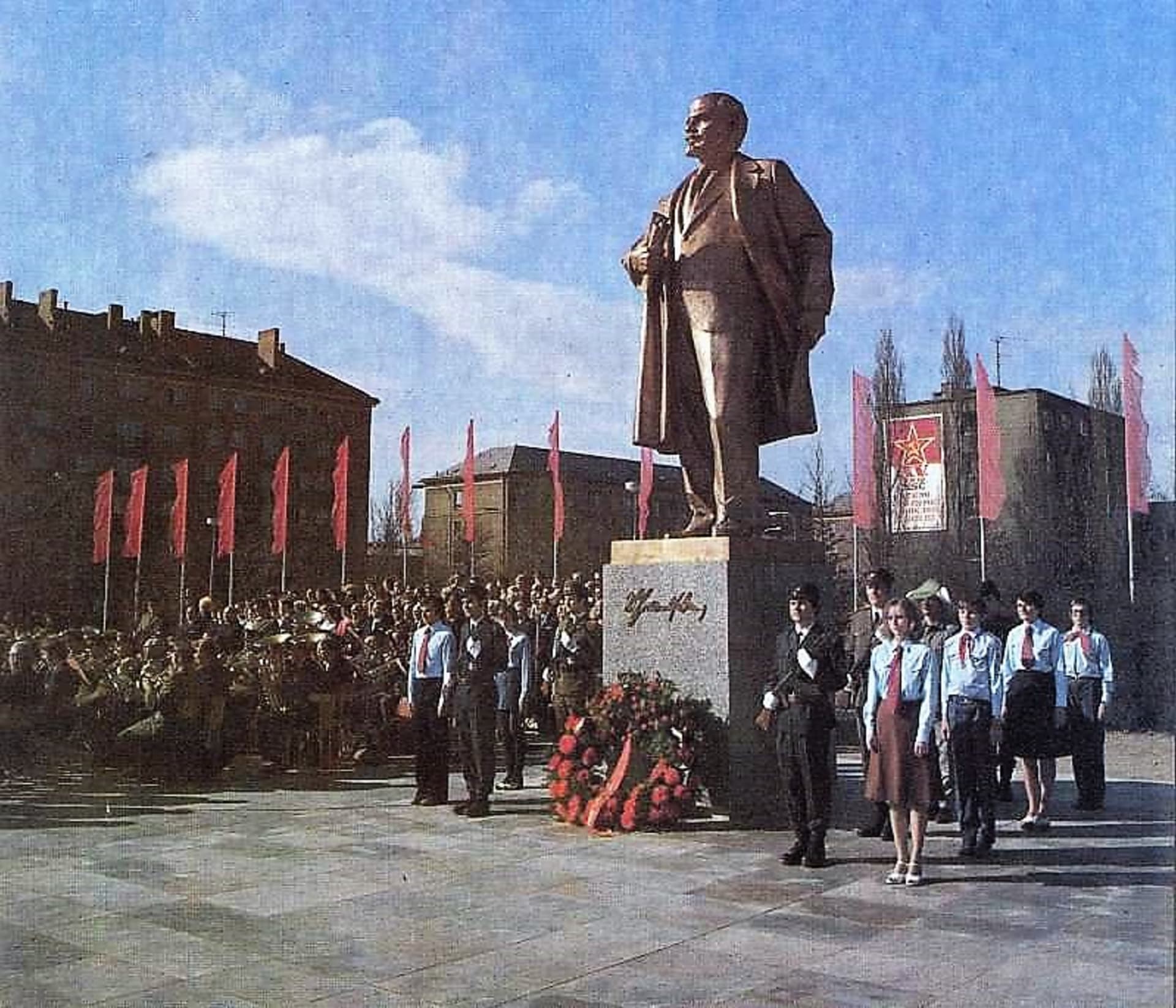 Lenin na Leninově třídě v Ostravě-Porubě. Archiv Ivana Motýla.
