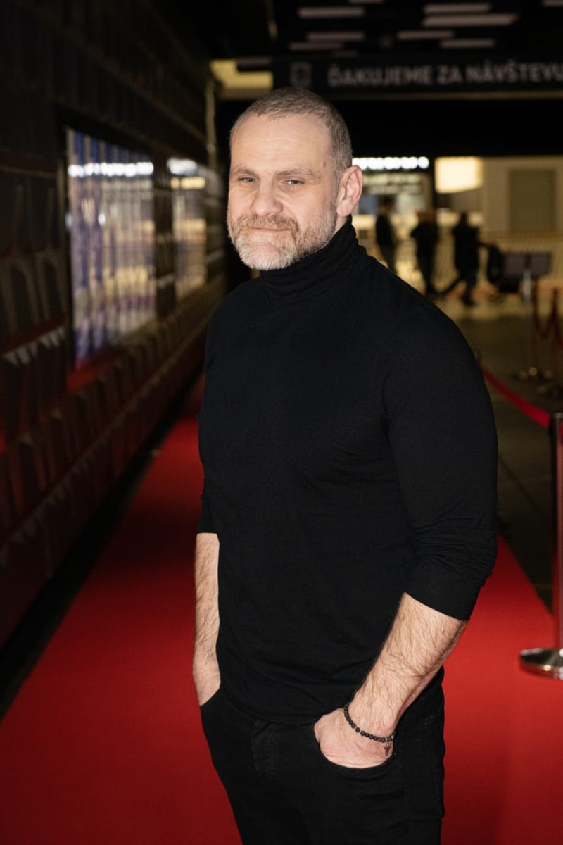 Ján Jackuliak je slovenský filmový a divadelní herec.