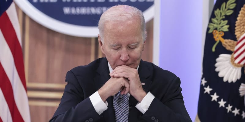 Americký prezident Joe Biden čelí tlaku části republikánů kvůli Ukrajině.