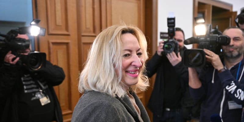 Žalobkyně Dagmar Máchová u soudu (21. 4. 2023)