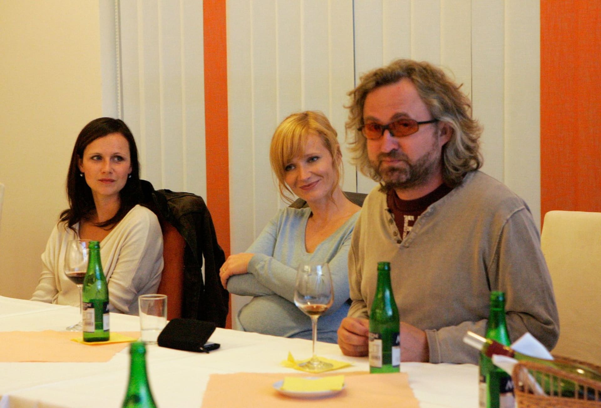 Kristýna Badinková Nováková s režisérem Janem Hřebejkem a hereckou kolegyní Aňou Geislerovou. 