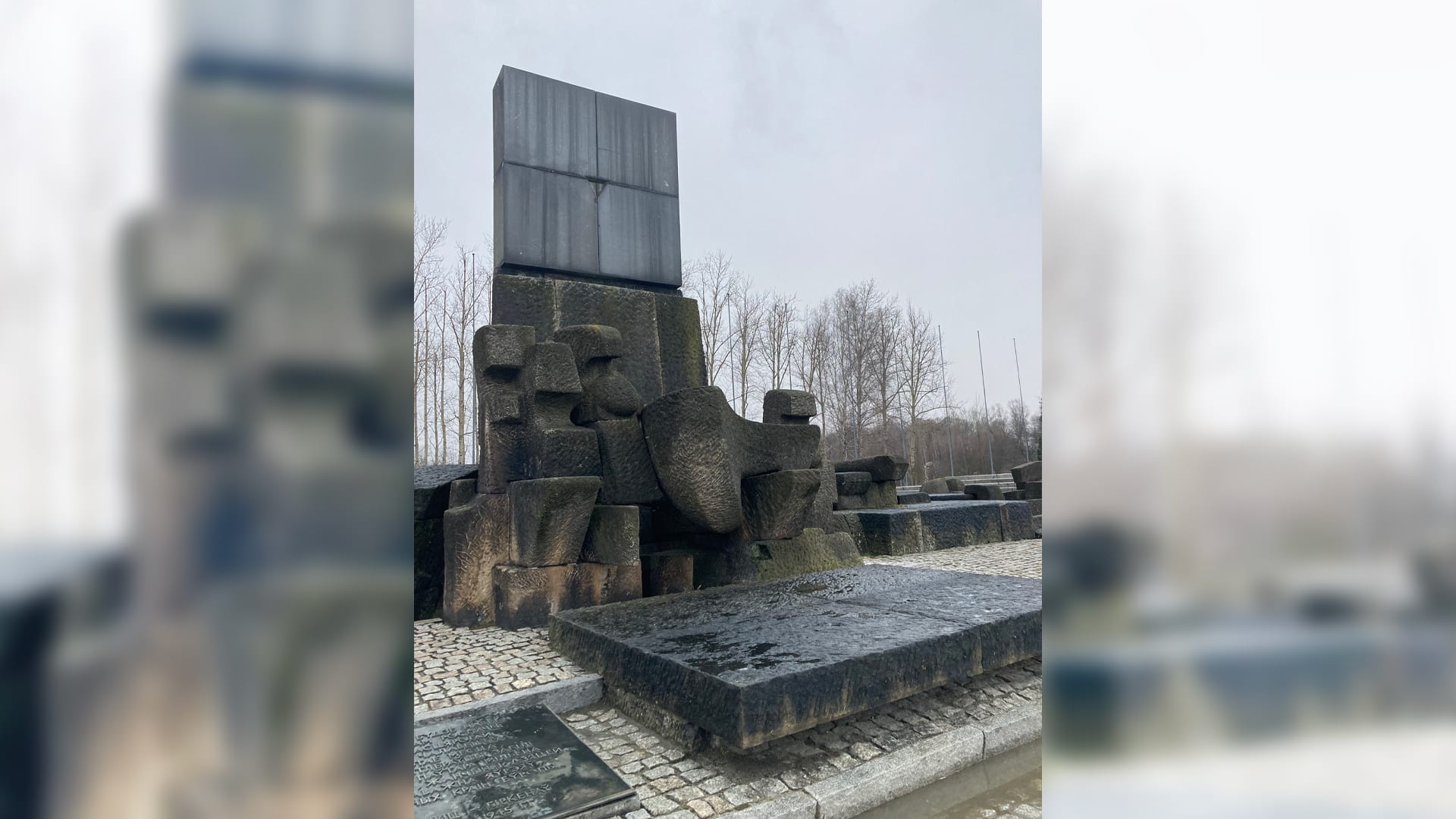 Památník ve vyhlazovacím táboře Osvětim věnovaný obětem nacistů.