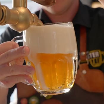 Někteří restauratéři se bouří proti zvažovanému zvýšení DPH u piva.