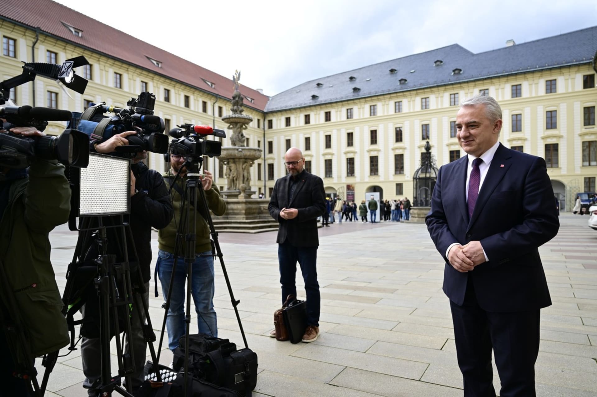 Předseda ČMKOS Josef Středula po jednání s prezidentem Pavlem (24. dubna 2023)
