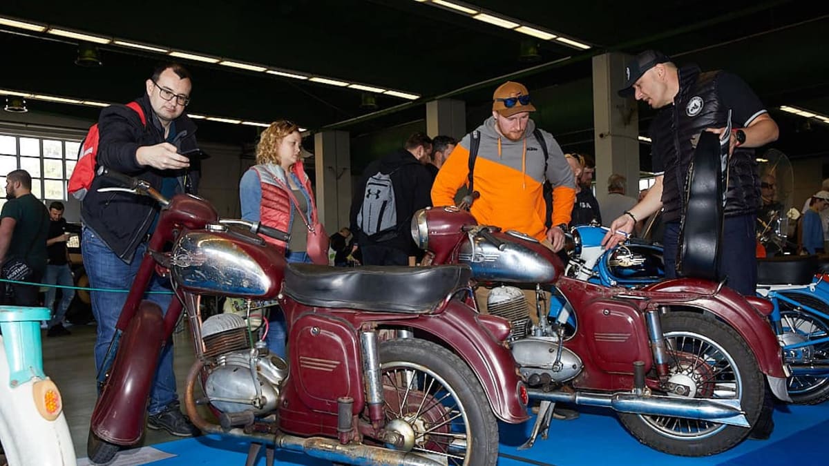 Také motocykly Jawa vyráběné kdysi v milionových sériích se těší nebývalému zájmu.