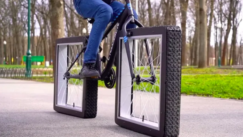 Youtuber vymyslel bicykl se čtvercovými koly! Vážně tohle může fungovat?