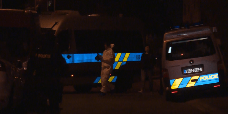 Do pražských Hostivař dorazili policisté.