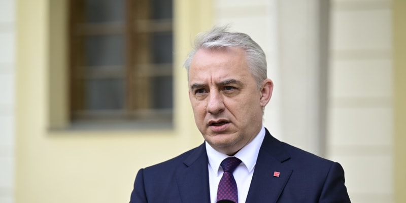 Předseda ČMKOS Josef Středula po jednání s prezidentem Pavlem (24. dubna 2023)