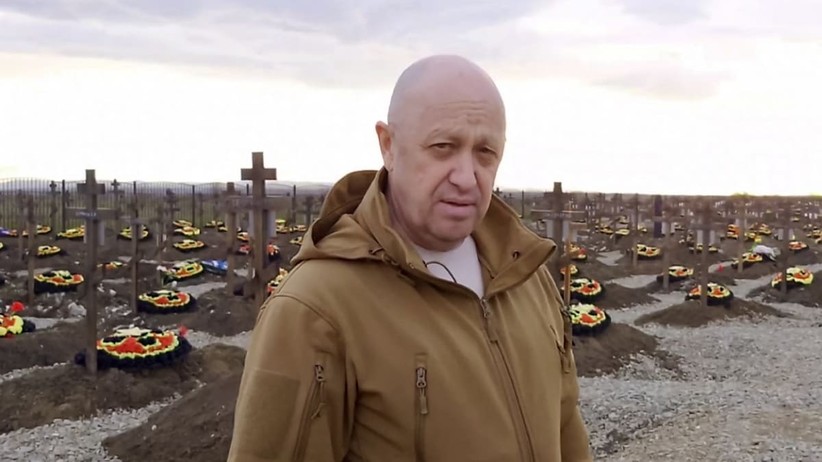 Jevgenij Prigožin na hřbitově padlých bojovníků Vagnerovy skupiny v Rusku
