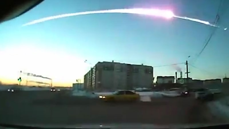 Čeljabinský meteor přezářil Slunce
