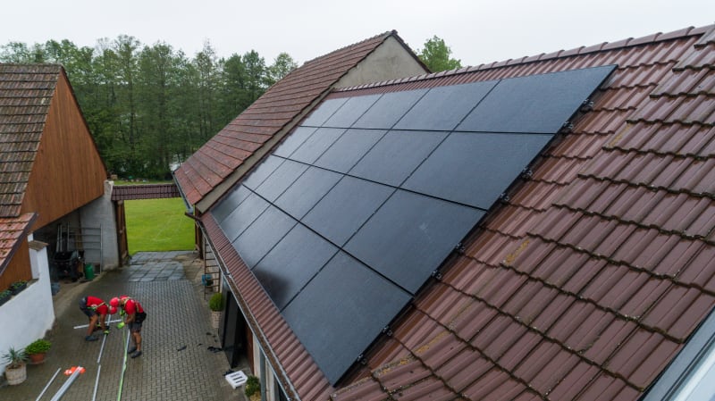 Fotovoltaika dokáže uspořit majitelům desítky tisíc korun ročně.