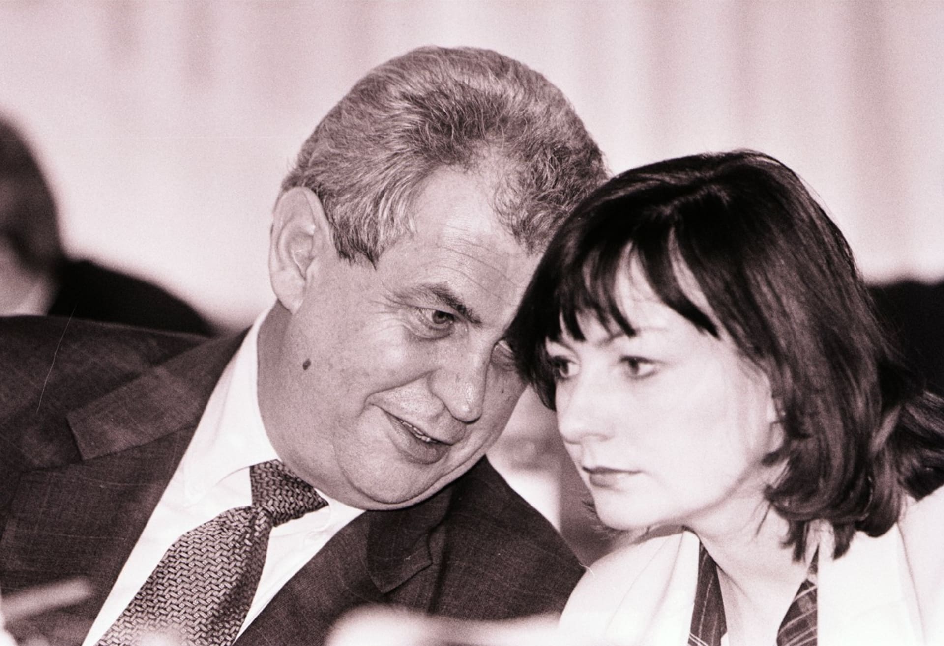 Premiér Miloš Zeman a jeho manželka Ivana na sjezdu ČSSD (1999).